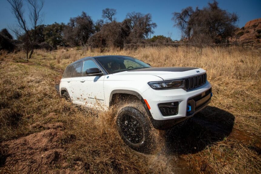 A white car on a dirt road

Description automatically generated with medium confidence